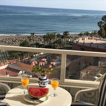 Διαμέρισμα Cozy With First Line Seaview In Perfect Location, Near The Marina
